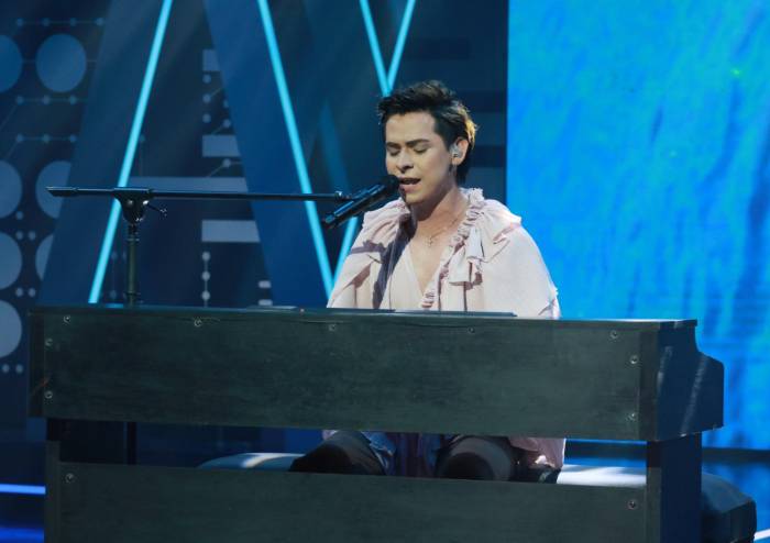 Harry Styles dispuesto a seguir en Yo Me Llamo, deslumbra al jurado con su gala Harry Styles dispuesto a seguir en Yo Me Llamo, deslumbra al jurado con su gala