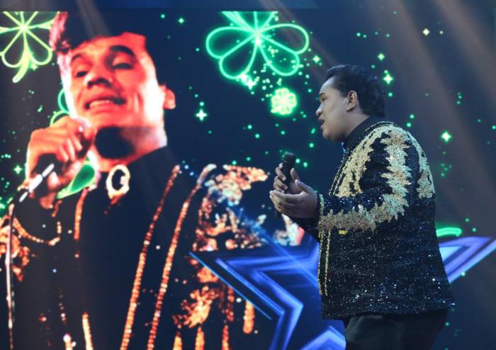 Juan Gabriel se robó la noche con su impecable interpretación