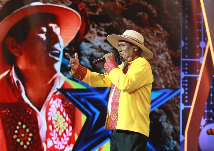 Elmer Hermosa supera su debut anterior en la gala de eliminación Elmer Hermosa supera su debut anterior en la gala de eliminación