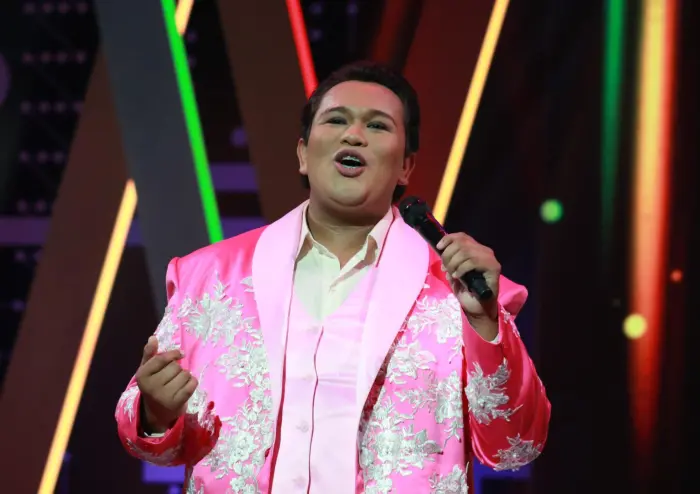 Juan Gabriel mejora, pero vuelve a ser escuchado con la voz de otro artista Juan Gabriel mejora, pero vuelve a ser escuchado con la voz de otro artista