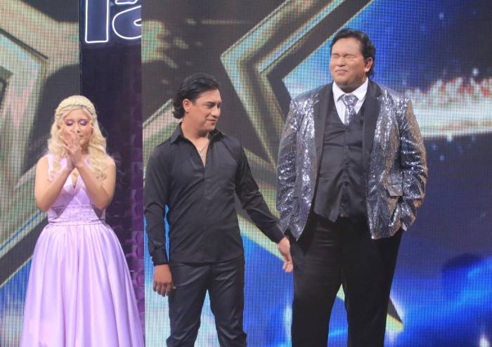 El cuarto jurado salva a Juan Gabriel y “castiga” a Alejandro Fernández a eliminación 