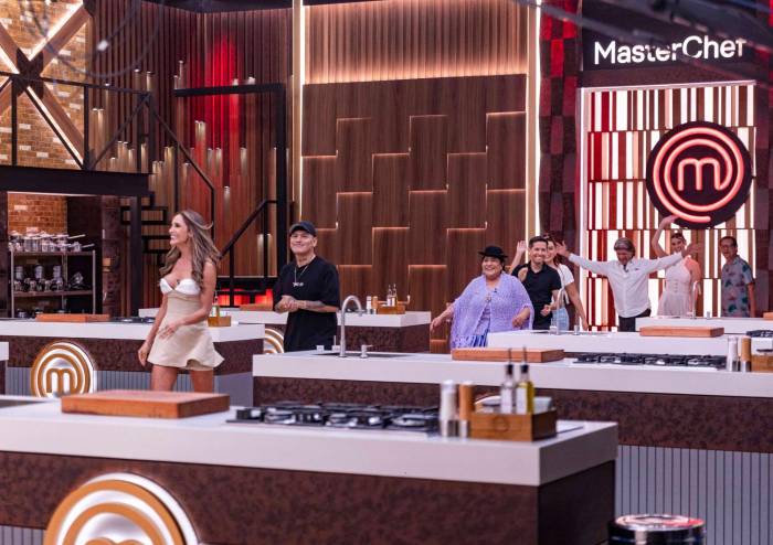 Arranca la primera temporada de MasterChef Celebrity con 12 celebridades en competencia Arranca la primera temporada de MasterChef Celebrity con 12 celebridades en competencia