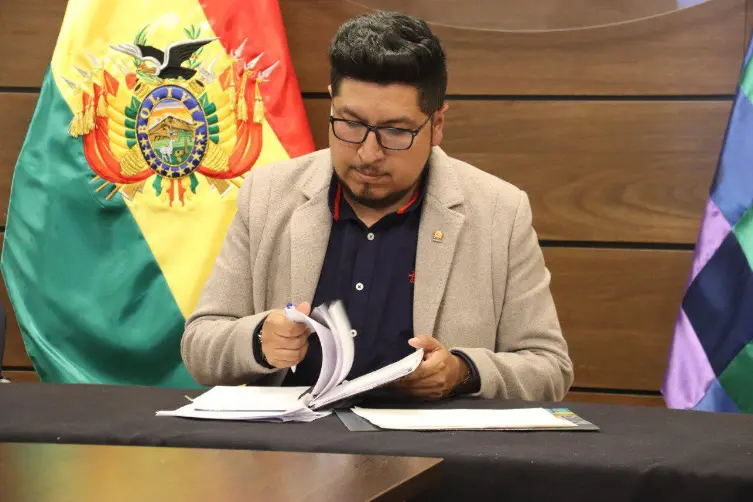 Presidente de Diputados convoca a reunión de bancadas para buscar soluciones a la crisis