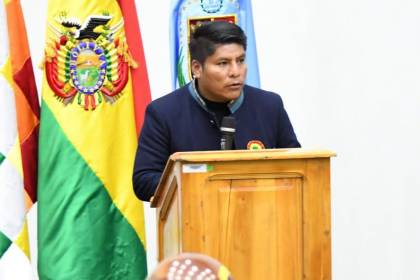 “No somos cajeros”, Loza dice que llevará a Sucre propuesta para que gobernaciones dejen cubrir algunos pagos