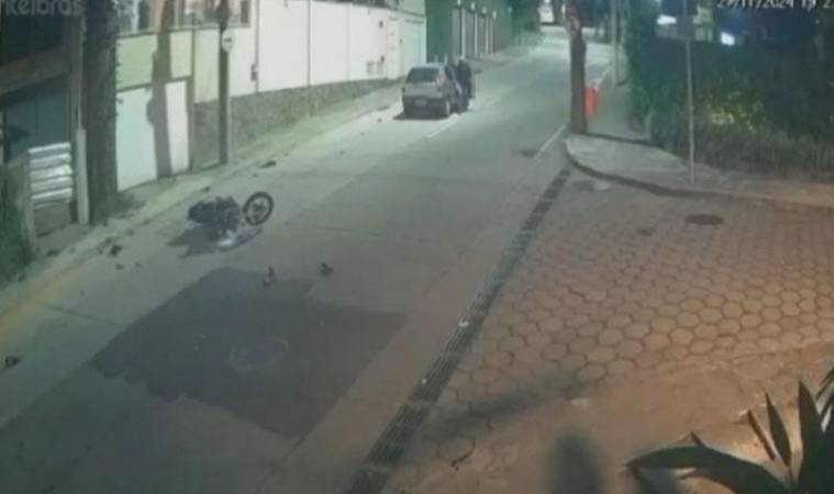 Así quedó la motocicleta que un vehículo embistió