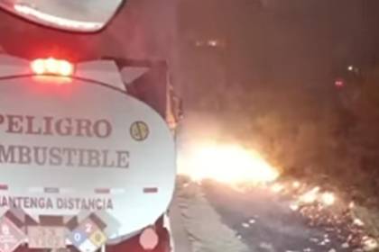 YPFB denuncia que se están “provocando incendios” cerca de cisternas en la carrera nueva Santa Cruz - Cochabamba 