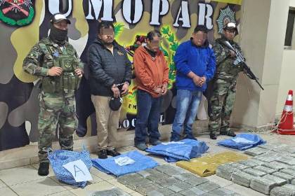 Envían a la cárcel a dos choferes y al ayudante de un bus que transportaba 86 kilos de marihuana
