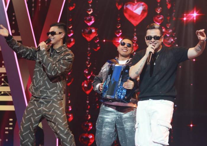 Luis Vega y Nico Hernández deleitaron con su tema ‘Caprichito’ Luis Vega y Nico Hernández deleitaron con su tema ‘Caprichito’