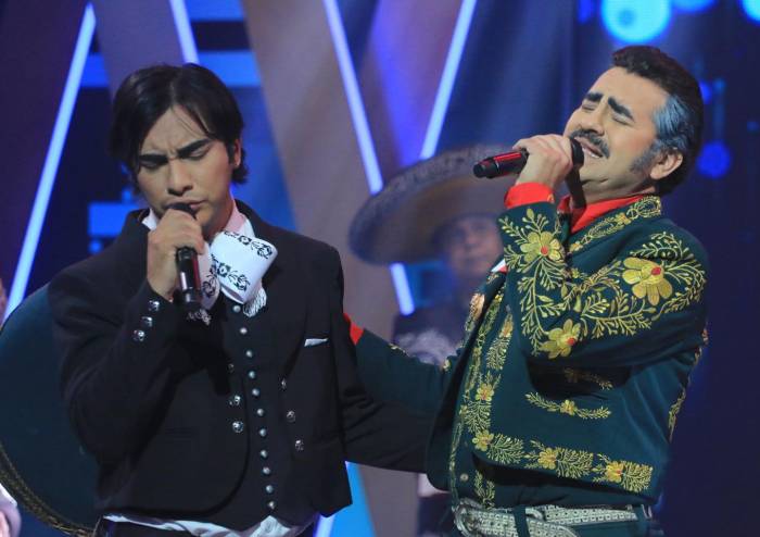 Alejandro Fernández y Vicente Fernández estremecieron al público con sus voces