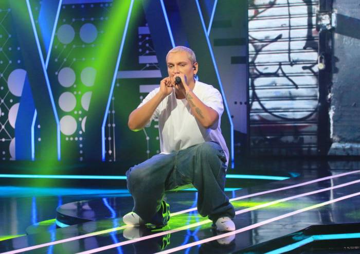 Eminem puso la voz, pero una señora se robó el show en una presentación en la Expocruz