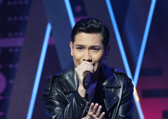 Joseca no pasa la prueba de parecerse a su  artista en la gala del versus 