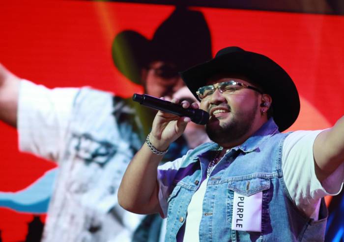 Payo Solís lo dio todo y logró transmitir la esencia de su artista  Payo Solís lo dio todo y logró transmitir la esencia de su artista