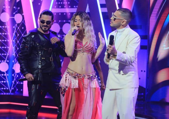 ¡Se encendió el escenario con un tremendo show de Shakira, Bad Bunny y Maluma! 