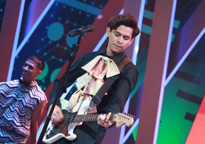 Harry Styles emociona hasta las lágrimas al jurado con su gala Harry Styles emociona hasta las lágrimas al jurado con su gala