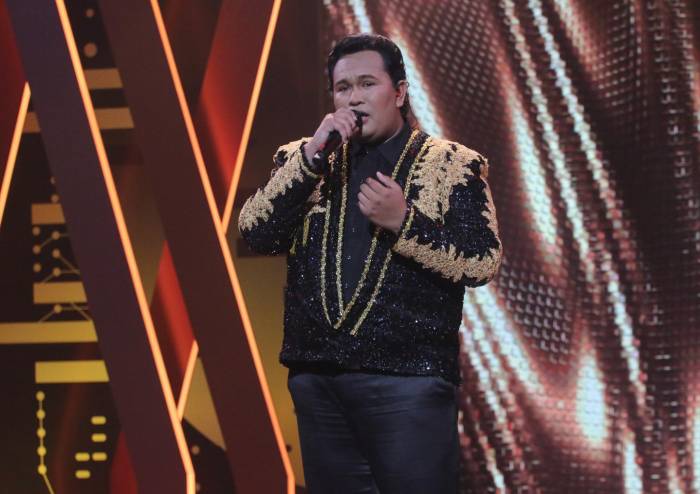Entre agradecimiento y molestia: Así se fue Juan Gabriel de Yo Me Llamo 