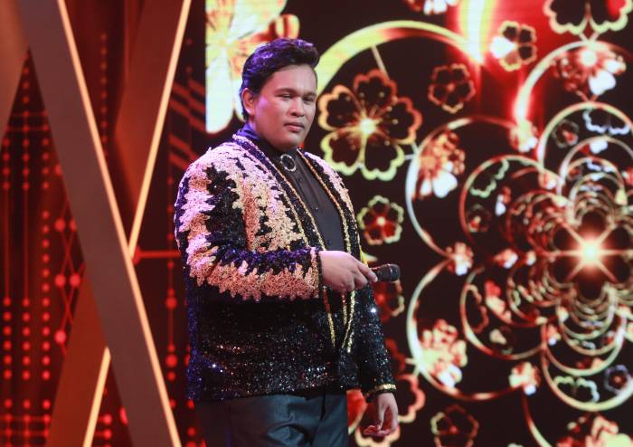 Juan Gabriel pone en duda su participación: “Estoy considerando no presentarme en la gala” Juan Gabriel pone en duda su participación: “Estoy considerando no presentarme en la gala”