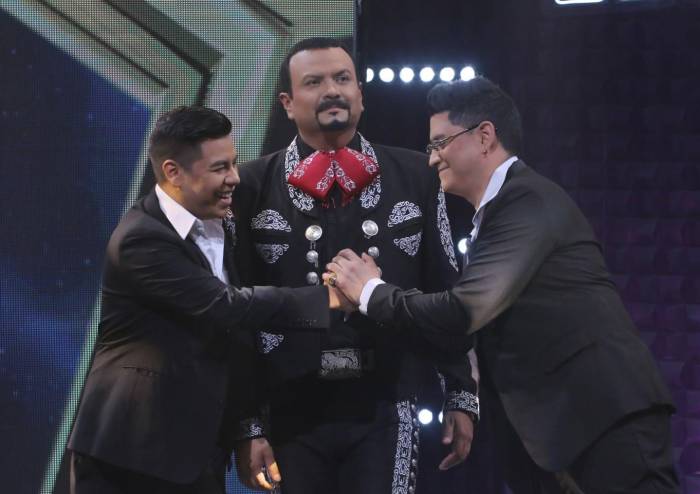 ¿Pepe Aguilar con guardaespaldas? El momento cómico que sacó risas en el programa 