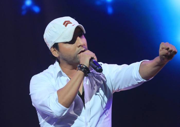 “Deberían esforzarse más  y dejar de tenerme miedo”: La dura crítica de  Enrique Iglesias a sus compañeros