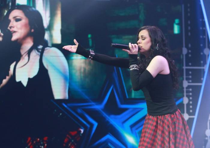La imitadora de Amy Lee defiende ante el jurado que el tema que interpretó es uno de los más difíciles La imitadora de Amy Lee defiende ante el jurado que el tema que interpretó es uno de los más difíciles