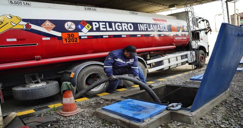 Gobierno anuncia la suspensión de los contratos con Vitol y Trafigura y abre las puertas a otras empresas