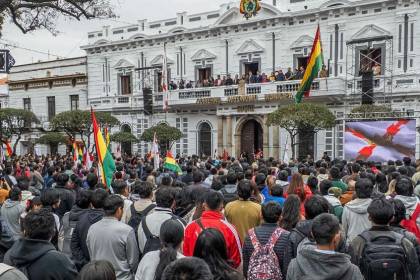 Cabildo en Sucre exige el desbloqueo de las carreteras y la aprehensión de Evo Morales