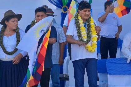 Tras más de un mes, Evo reaparece en el acto de proclamación de los candidatos en el trópico