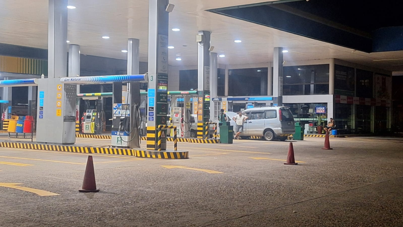 Surtidores en Santa Cruz colocaron conos en señal de que no hay stock de combustible, la ANH habla de especulación