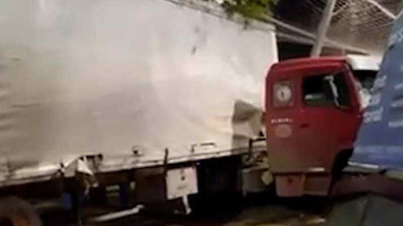 Un colectivo colisión con un camión 