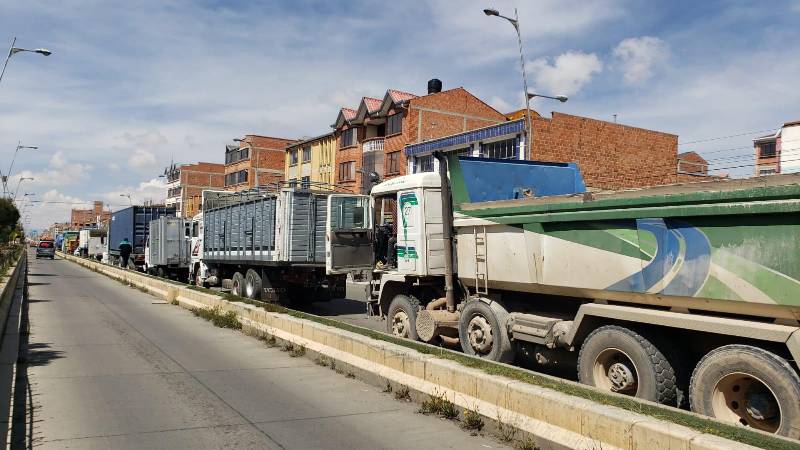 Filas por diésel en El Alto 