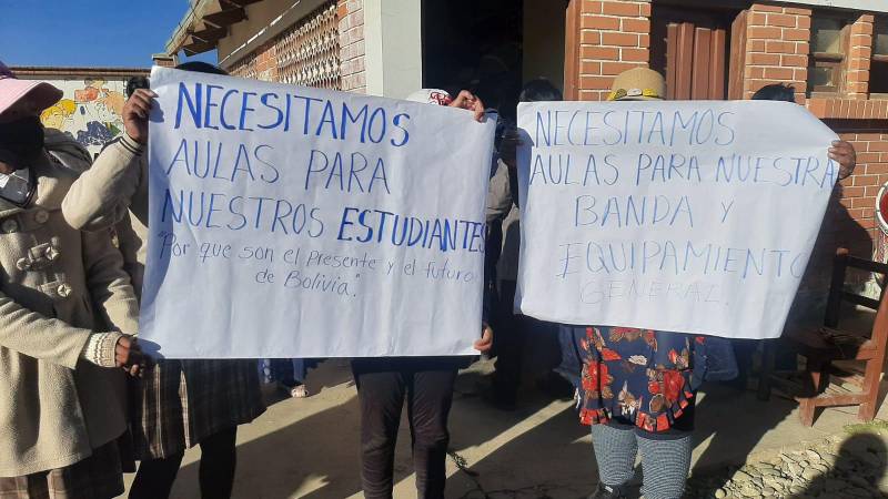 La protesta de los padres en el Unidad Educativa San Silvestre. 