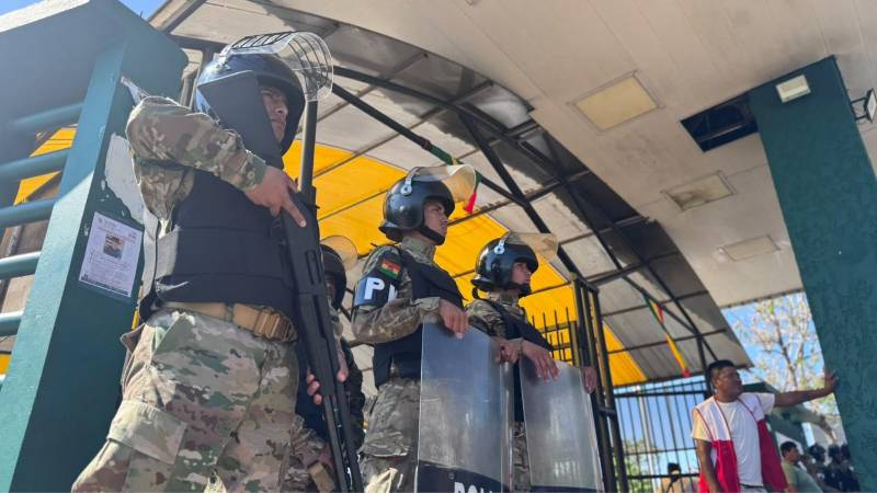Efectivos militares en la Terminal Bimodal. 