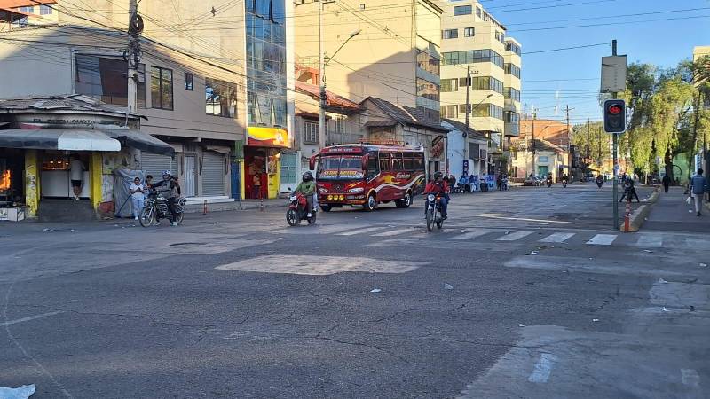 Cerca de las 17:00, comenzaron a levantar los bloqueos en Cochabamba.