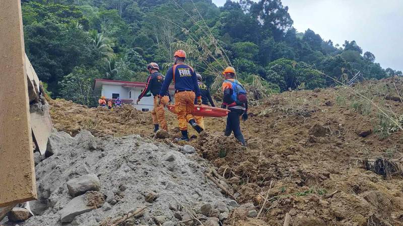 This handout photo taken on February 7, 2024 and obtained from the Facebook page of the Office of the Provincial Fire Marshal (OPFM) Davao de Oro shows responders conduct rescue operations at the site of a landslide in Maco, Davao de Oro. - At least five people were killed and 31 injured when a rain-induced landslide engulfed two buses and houses in a mountainous region of the southern Philippines, an official said on February 7. (Photo by Handout / Office of the Provincial Fire Marshal (OPFM) Davao de Oro / AFP) / RESTRICTED TO EDITORIAL USE - MANDATORY CREDIT "AFP PHOTO / OFFICE OF THE PROVINCIAL FIRE MARSHAL (OPFM) DAVAO DE ORO" - NO MARKETING NO ADVERTISING CAMPAIGNS - DISTRIBUTED AS A SERVICE TO CLIENTS - RESTRICTED TO EDITORIAL USE - MANDATORY CREDIT "AFP PHOTO / Office of the Provincial Fire Marshal (OPFM) Davao de Oro" - NO MARKETING NO ADVERTISING CAMPAIGNS - DISTRIBUTED AS A SERVICE TO CLIENTS / 