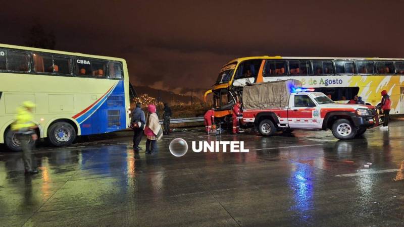 Los buses involucrados en el choque.