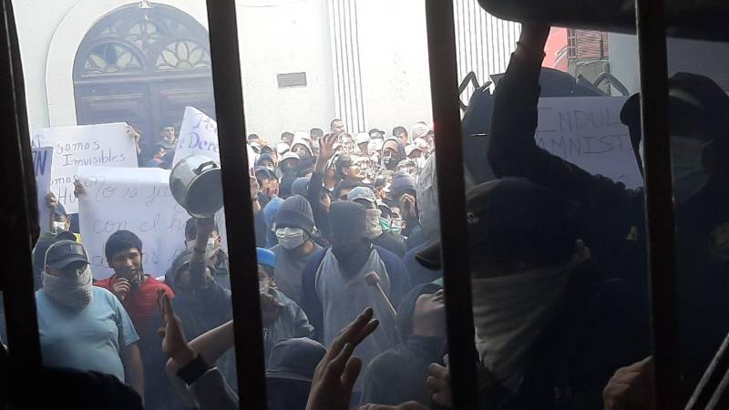 Los movilizados ocuparon barbijo, pañueletas y gorras para proteger su identidad