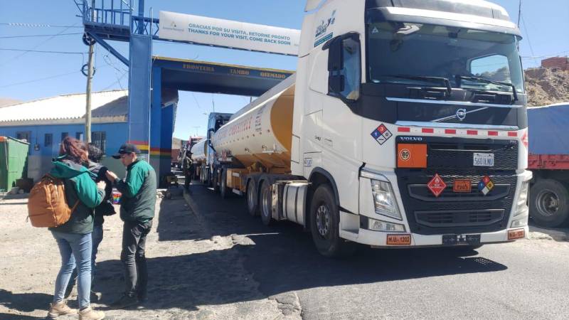 Cisternas con combustible empezaron a ingresar a territorio nacional la tarde de este viernes