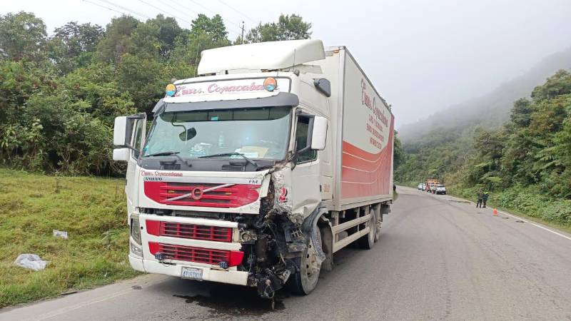 Así quedó el camión que protagonizó el accidente 