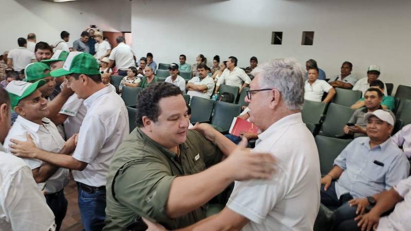 Méndez y Serrate al término de la votación que dio la victoria al primero