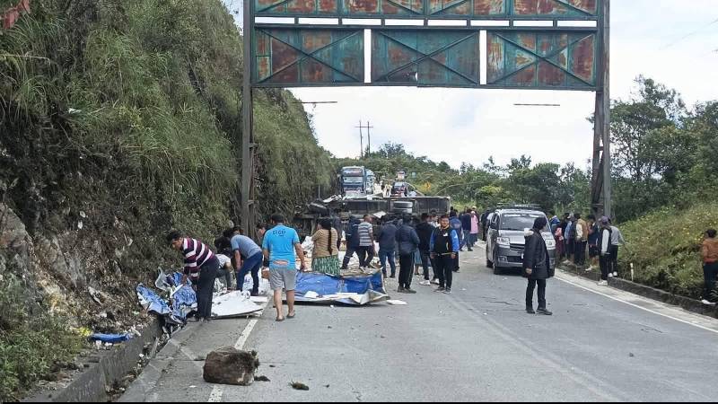 La carretera quedó intransitable por varios minutos