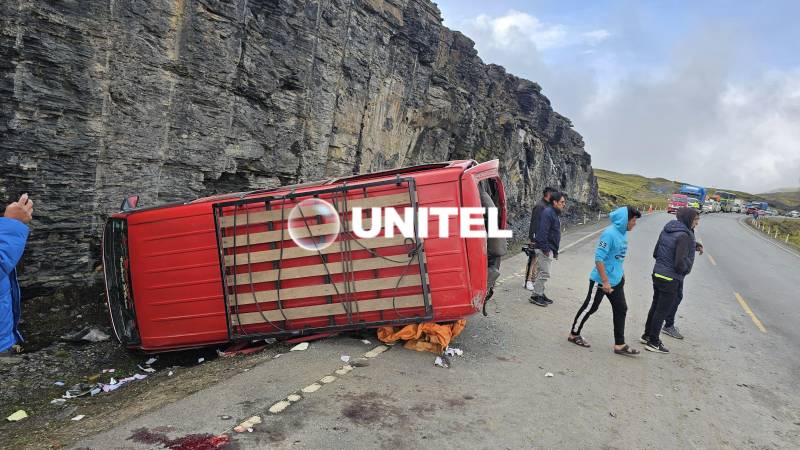 Accidente de tránsito en la Cumbre, camino a Yungas 