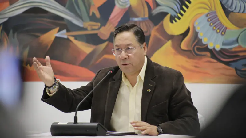 Más temprano, Arce Catacora convocó públicamente a Quiroga y a su par Rodrigo Paz (candidato del PDC)