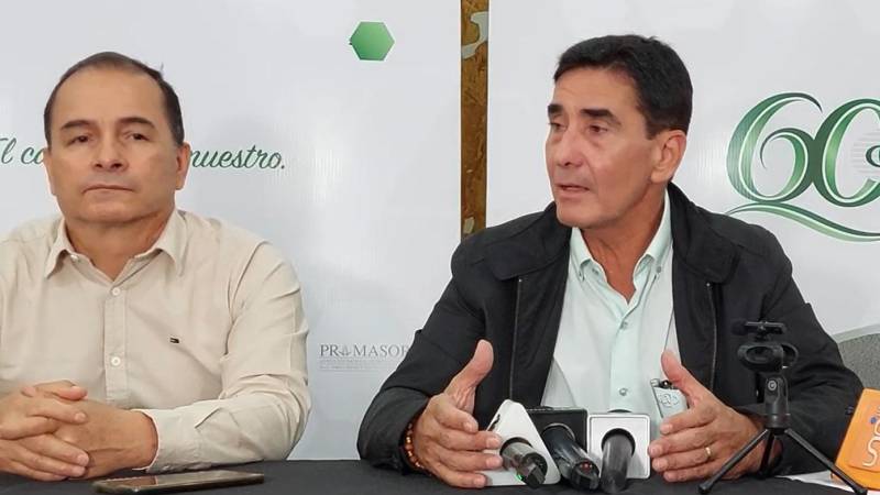 Edilberto Osinaga y José Luis Farah, gerente y presidente de la CAO, respectivamente, en conferencia de prensa