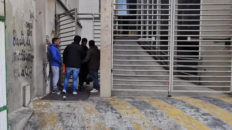 Los pocos dirigentes que ingresaron a la Federación de Trabajadores Mineros se retiran y confirman suspensión