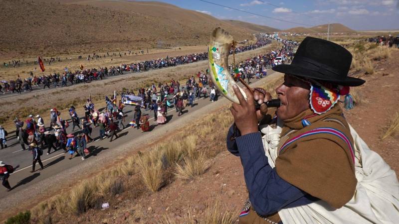 La marchistas partieron desde Caracollo y pernoctarán este martes en Panduro