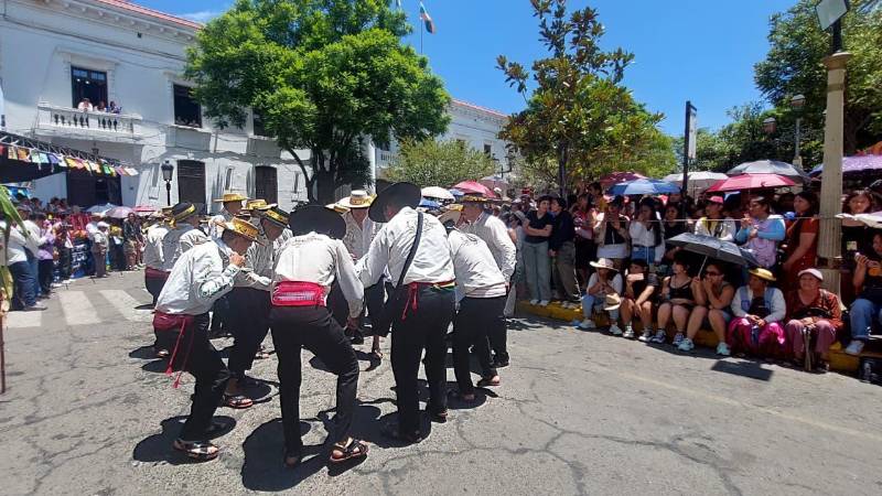 Tarija disfruta el Jueves de Compadres.