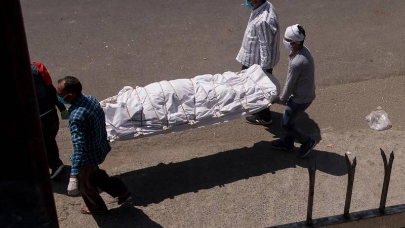 Rohitash Kumar cuando estaba siendo trasladado para cremar