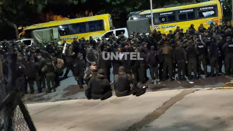 El contingente policial que se concentra en Cochabamba. 