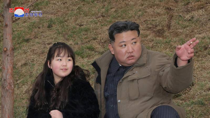 La televisión norcoreana siempre refleja la buena relación de Kim con su hija