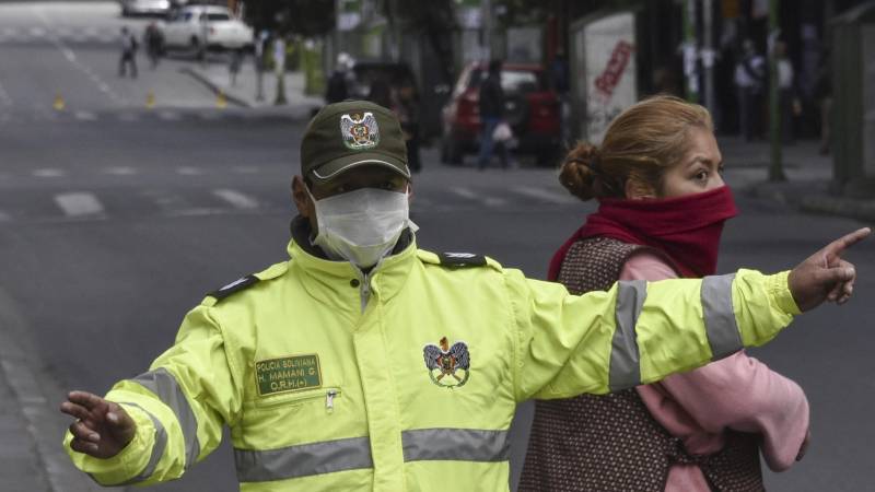 Personal de la Policía y del Ejército salió a las calles a controlar que la población cumpla la cuarentena rígida