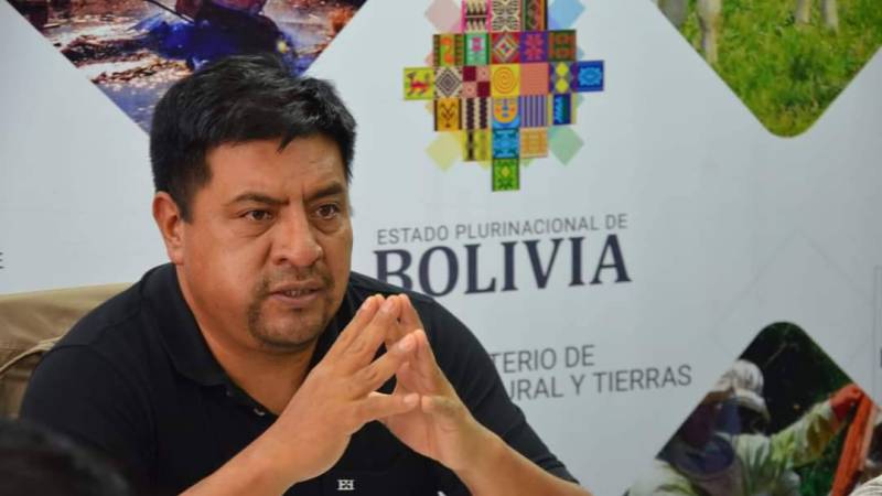 Flores es ministro de Desarrollo Rural y Tierras